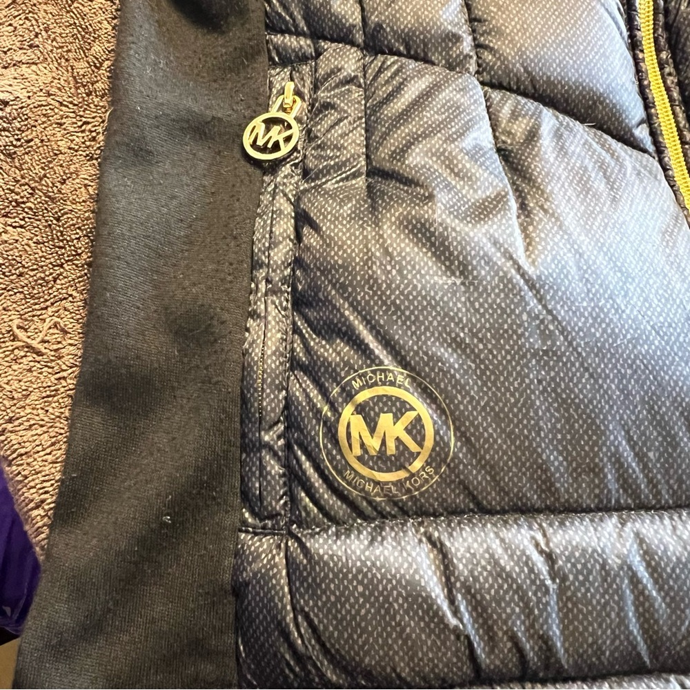 Michael Kors down quilted puffer vest with Gold tone logo size small - Picture 2 of 9